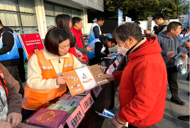 弘扬宪法精神 揭批邪教本质——上海市崇明区依托“宪法宣传周”深入开展反邪教宣传教育活动451.png